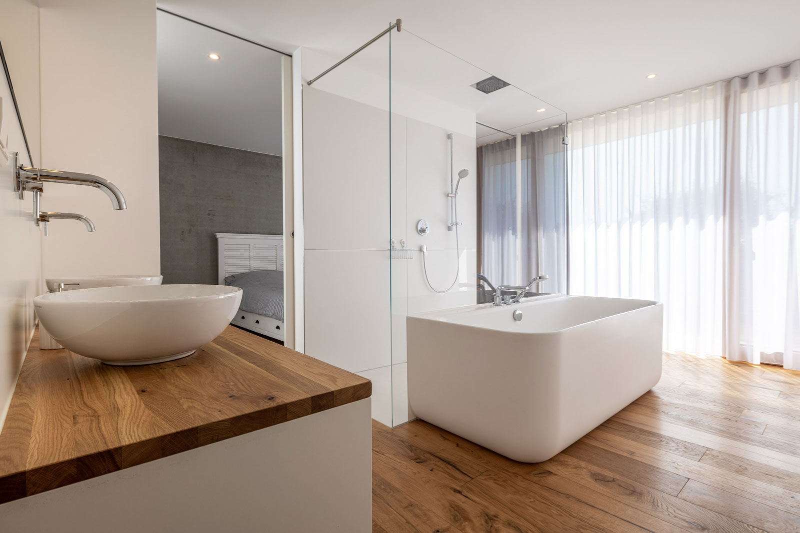 Das Designerbad wird zu einer Wellness-Oase – Plus-Energiehäuser Rube/Silzle, Loßburg-Wittendorf