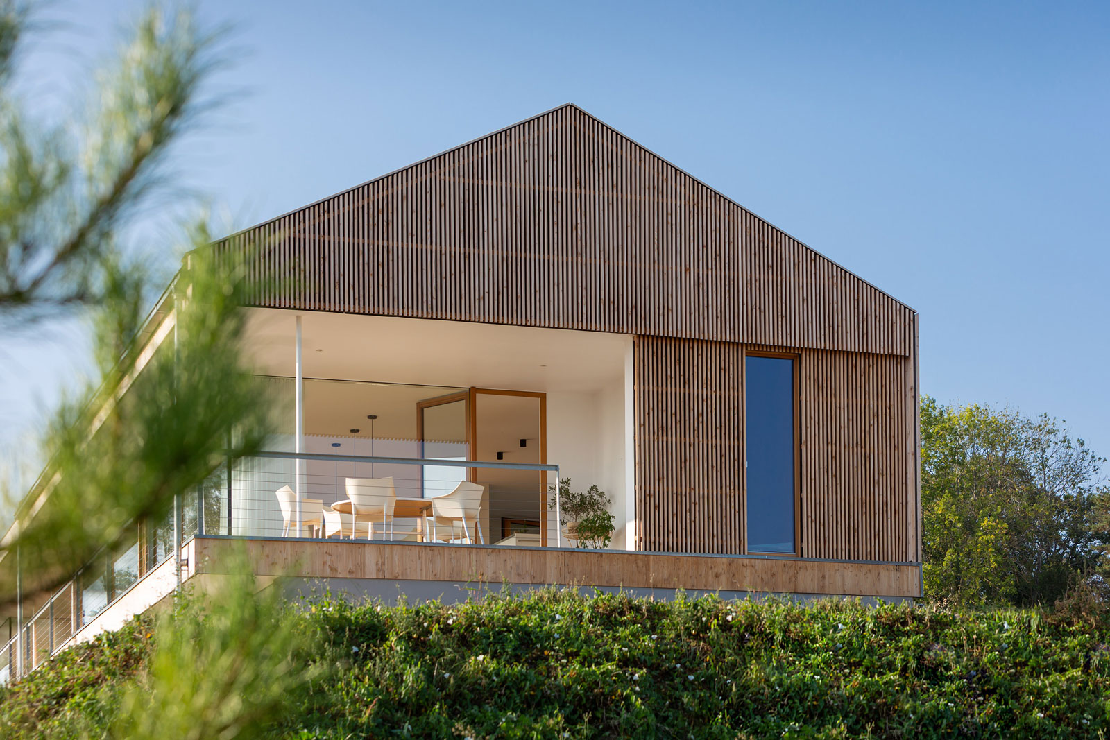 Der gemütliche Balkon lädt zum Entspannen ein – Plus-Energiehäuser Rube/Silzle, Loßburg-Wittendorf