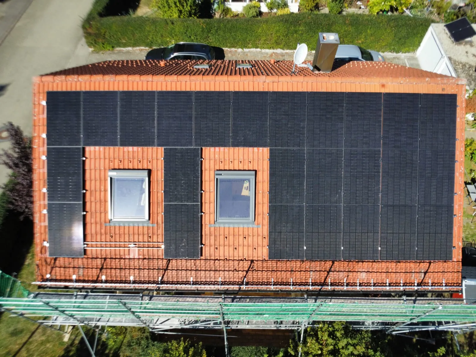 Referenz Neuhausen ob Eck: PVT-Anlage mit 25 Modulen auf dem Zweifamilienhaus in Neuhausen ob Eck