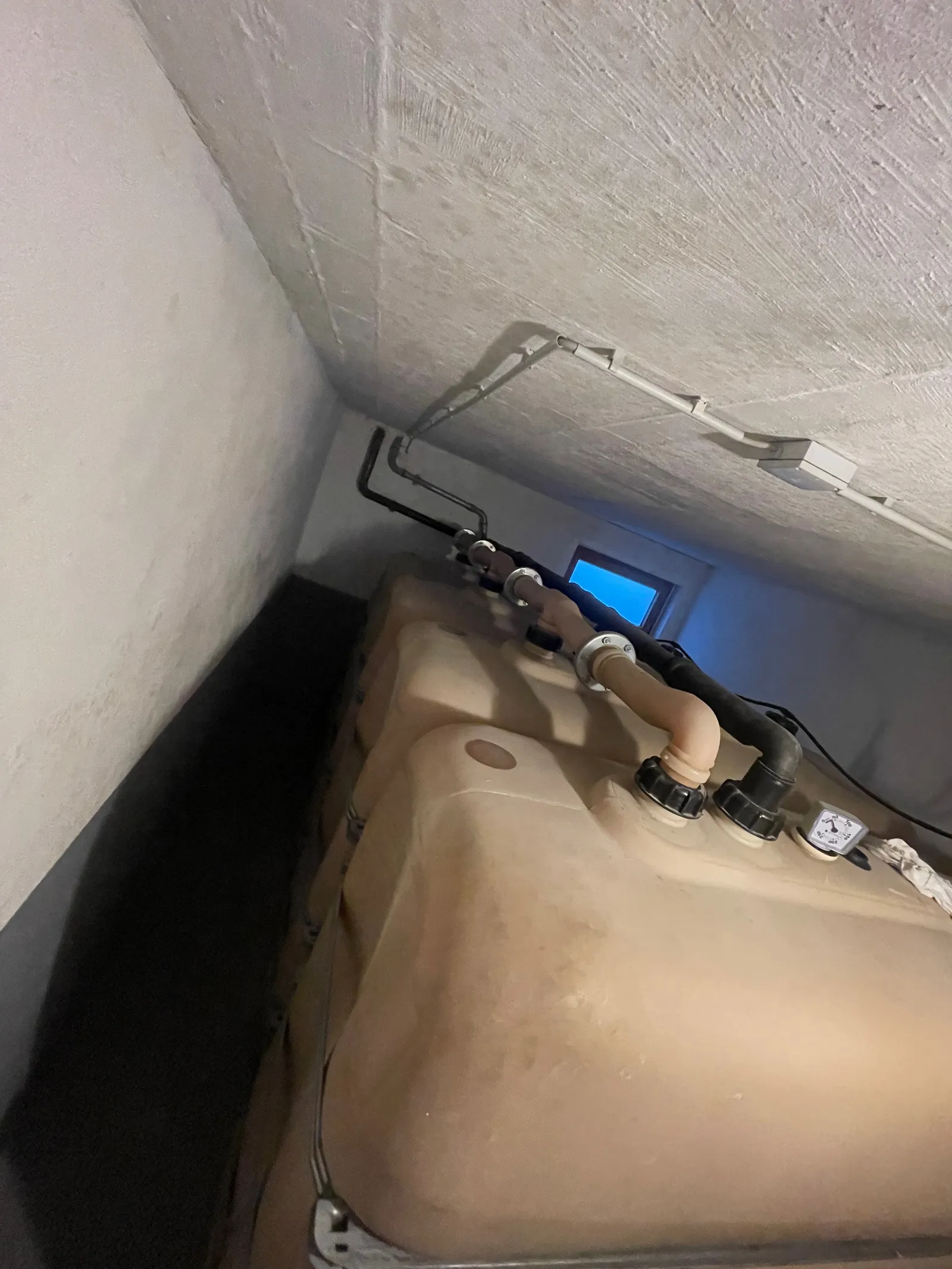 Referenz Neuhausen ob Eck: Vorher: Öltanks im Keller